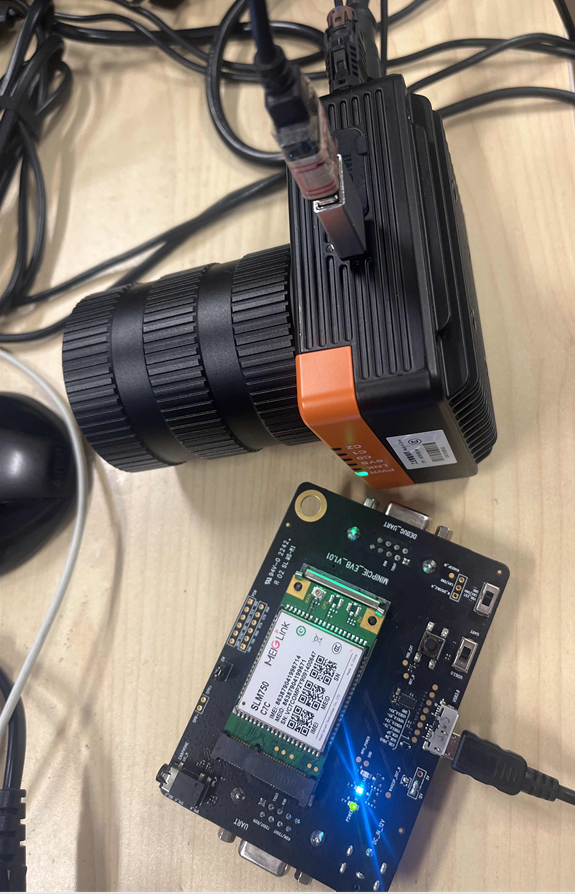 4G 模块与 USB 转接器连接